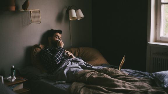 Mand_syg_i_sengen_feature_576x324