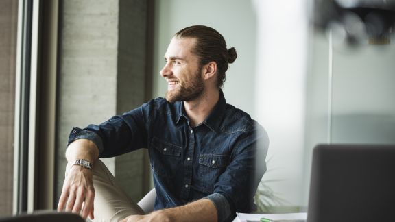 Mand_ser_vaek_text-image-50_50_576x324